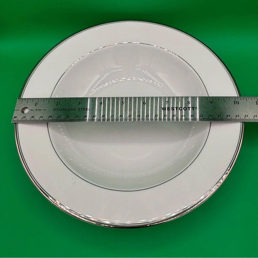 NWT Mikasa Classic Platinum (L3202) 10” Round Vegetable/ Fruit/ Side Dish Bowl